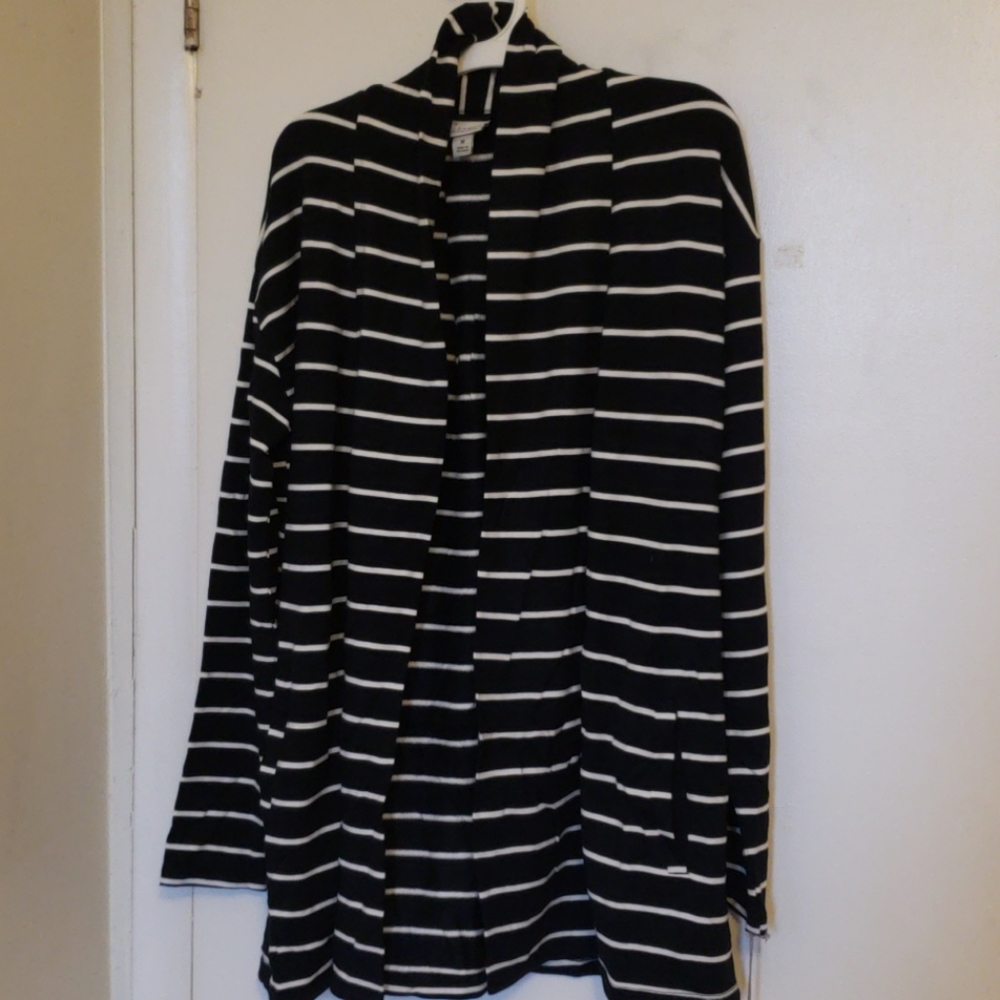 Target A new Day l/s shrug with pockets